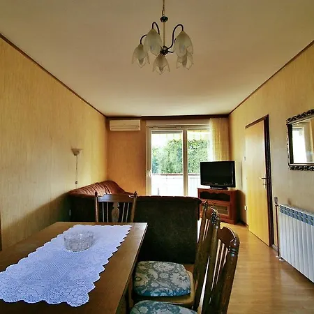 Gare Apartment *